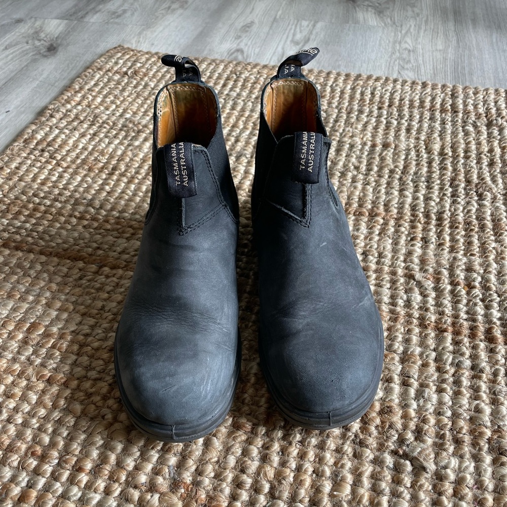 Black Blundstones Women’s 9